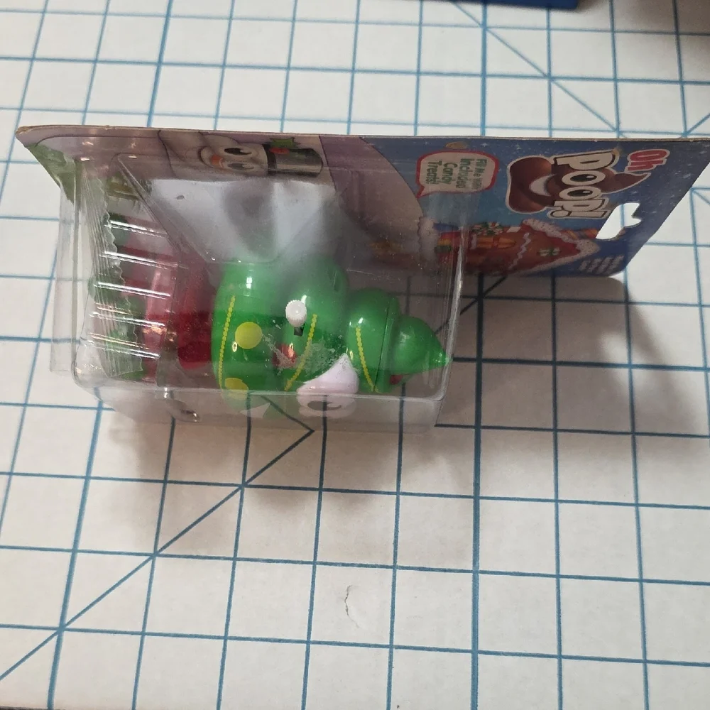 Oh Poop! Wind-Up Christmas Tree Poop Emoji Candy Dispenser - NIP‎